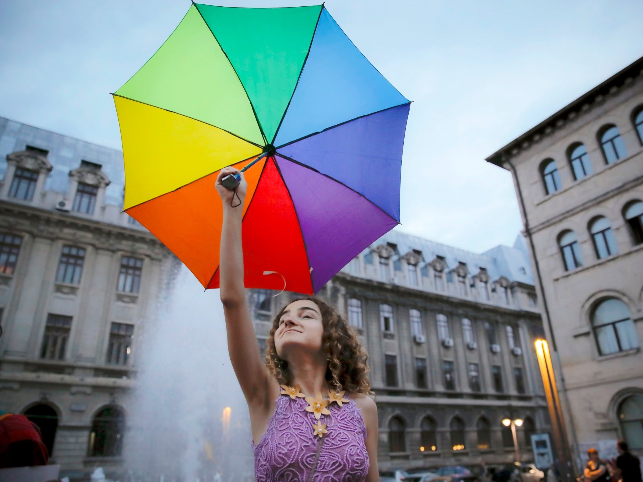 Attivista lgbt rumena in piazza