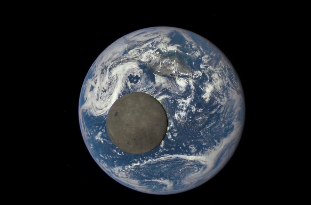 Terra e Luna viste dallo spazio